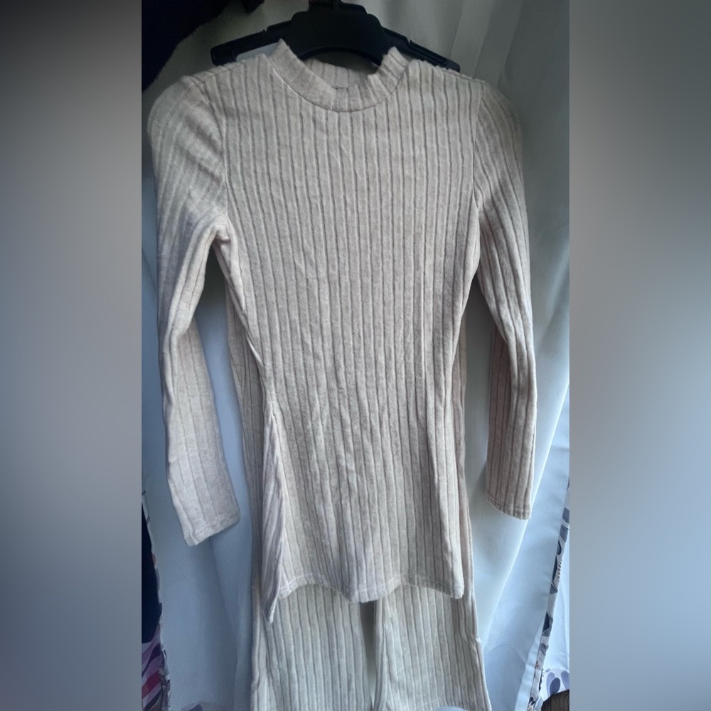 Green Ribbed Knit Set & Cream Ribbed Knit Set - Picture 5 of 8